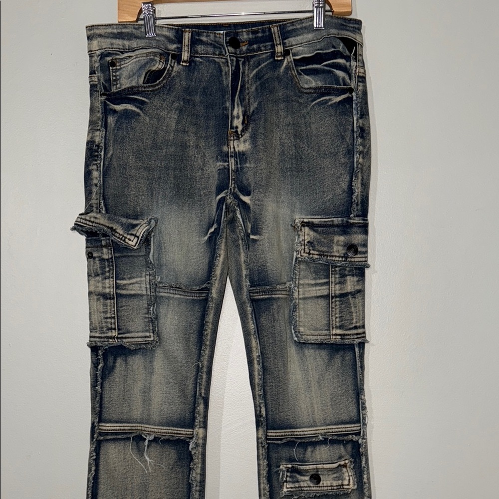 Relaxed Cargo Jeans in Faded Black - Picture 2 of 9